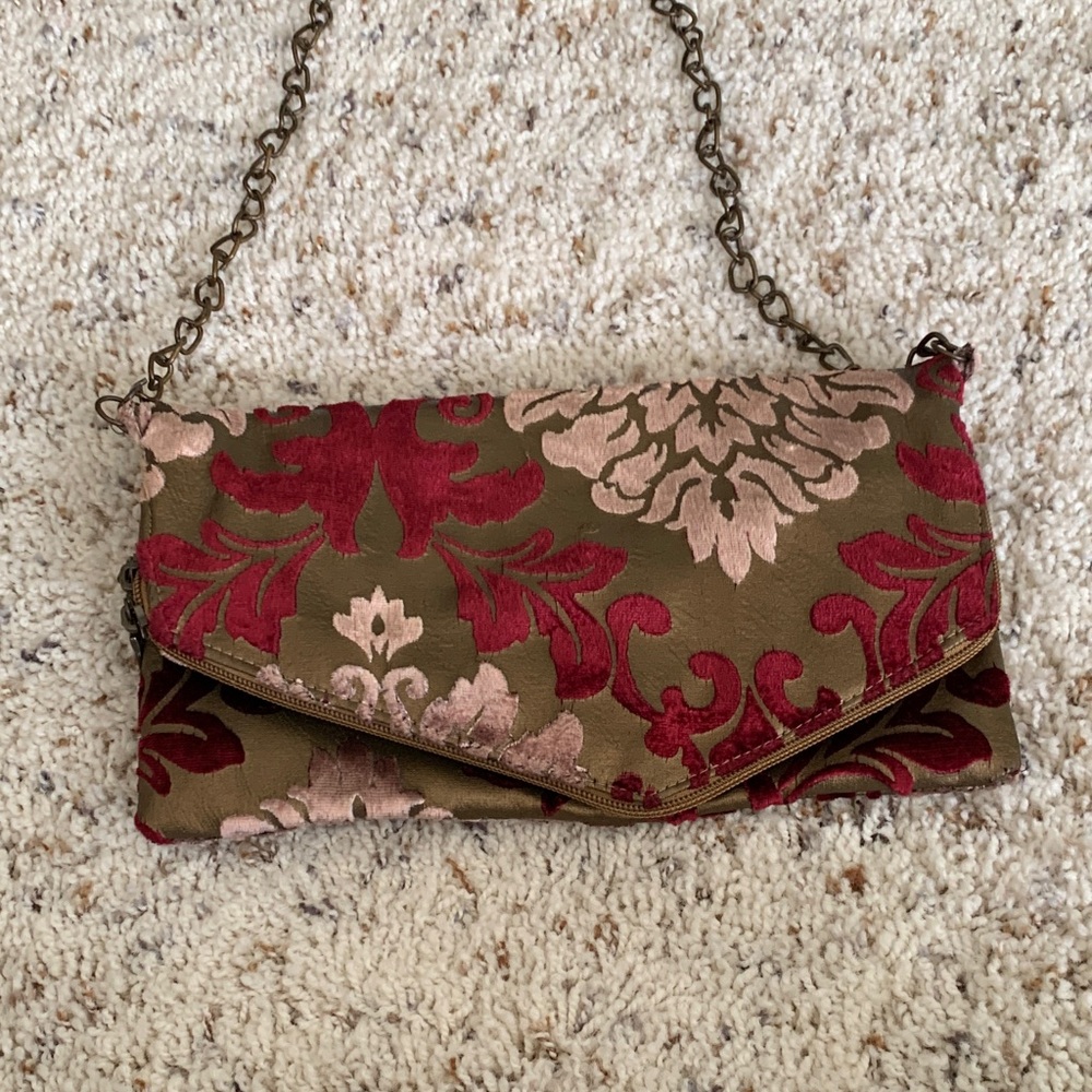 Elegant Floral Clutch Bag